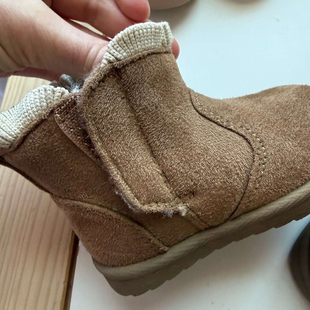 Wonder Nation faux fur baby boots size 3 with bow - Picture 4 of 6